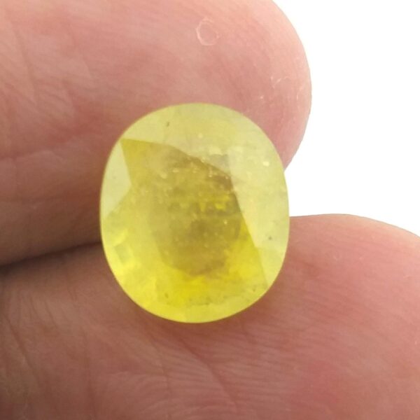 AAA+ QUALITY NATURAL YELLOW SAPPHIRE OVAL SHAPE GEMSTONE.