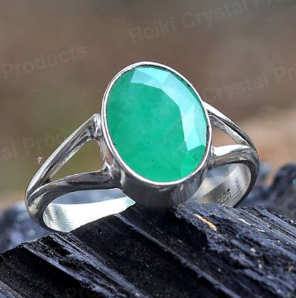 Natural and certified top quality emerald (panna) pure silver 92.5 adjustable ring