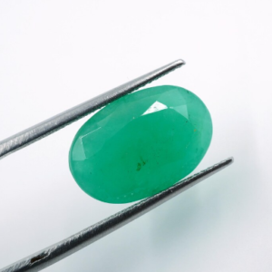 Natural and certified emerald (panna) 5.25 to 6.25 ratti oval stone