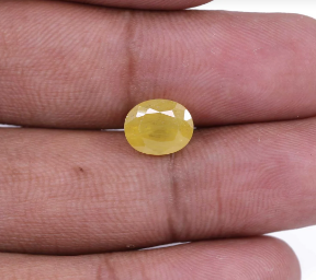 Natural and certified 4.25 ratti yellow sapphire oval stone