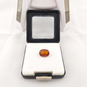Alternative view of Natural and certified 5.25 ratti Hessonite Garnet gomed oval stone